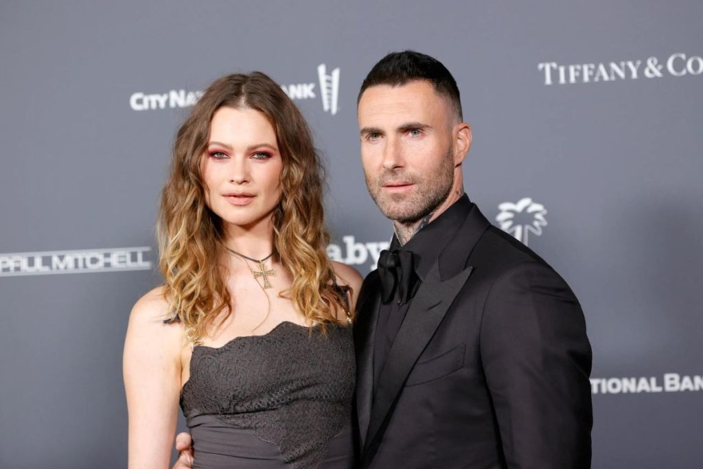 Adam-Levine-Income