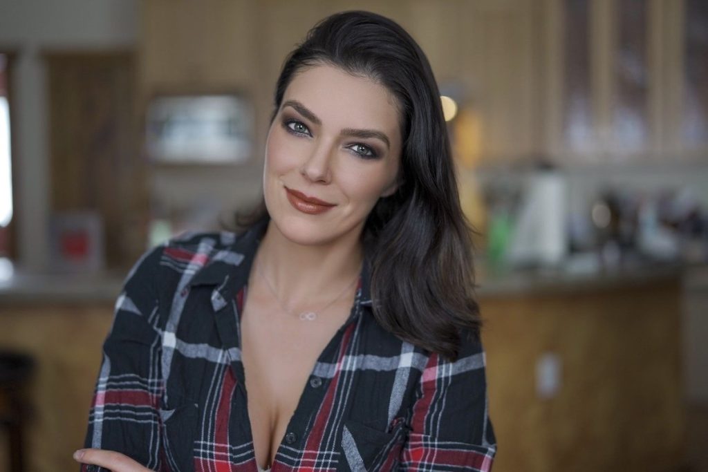 Adrianne-Curry-Biography