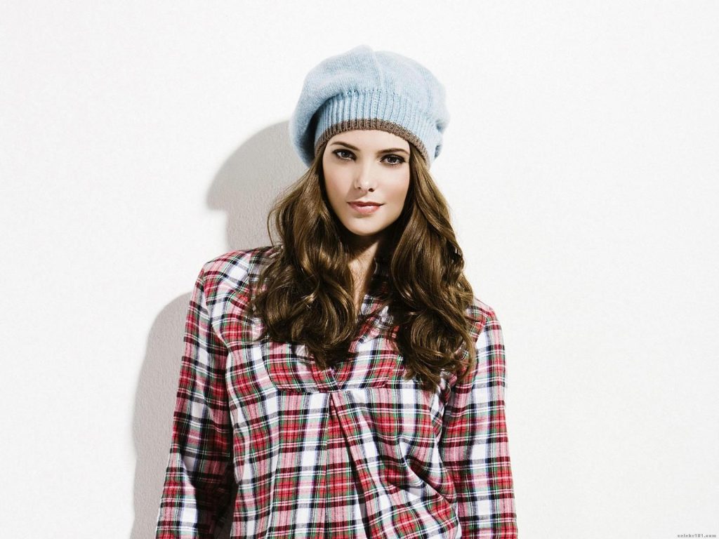 Ashley-Greene-Income