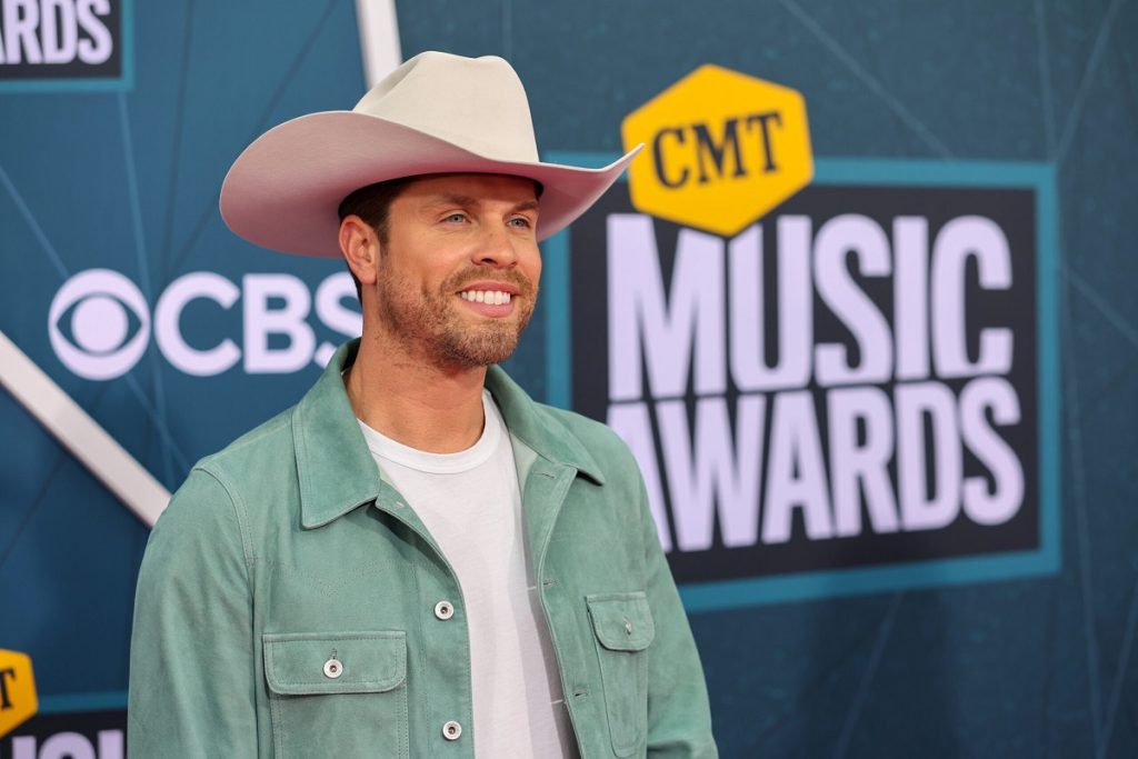 Dustin-Lynch-Biography