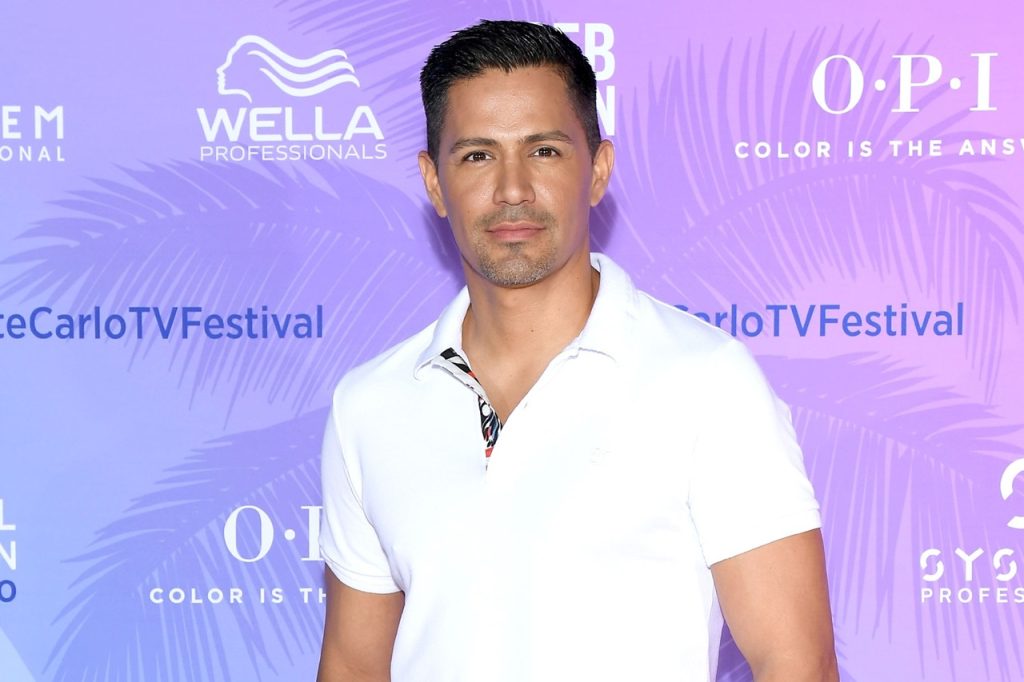 Jay Hernandez biography