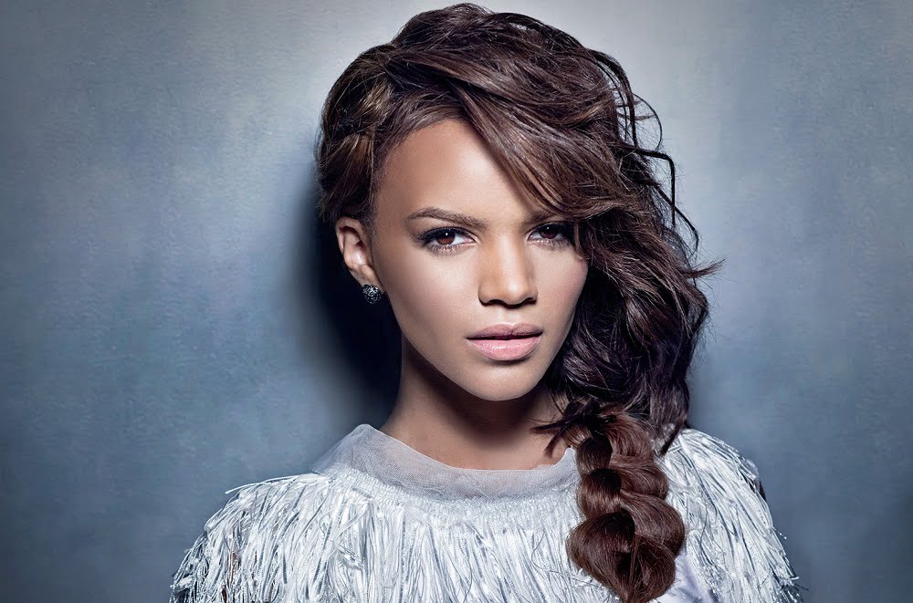 Leslie-Grace-Income
