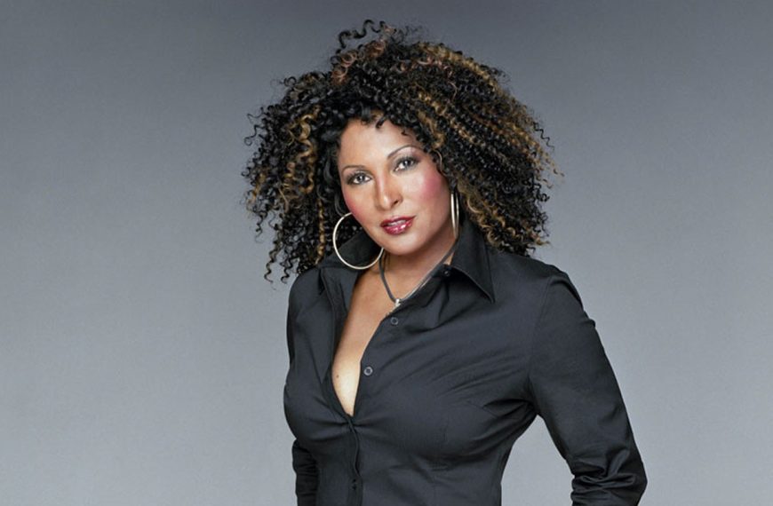 Pam-Grier-Net-Worth