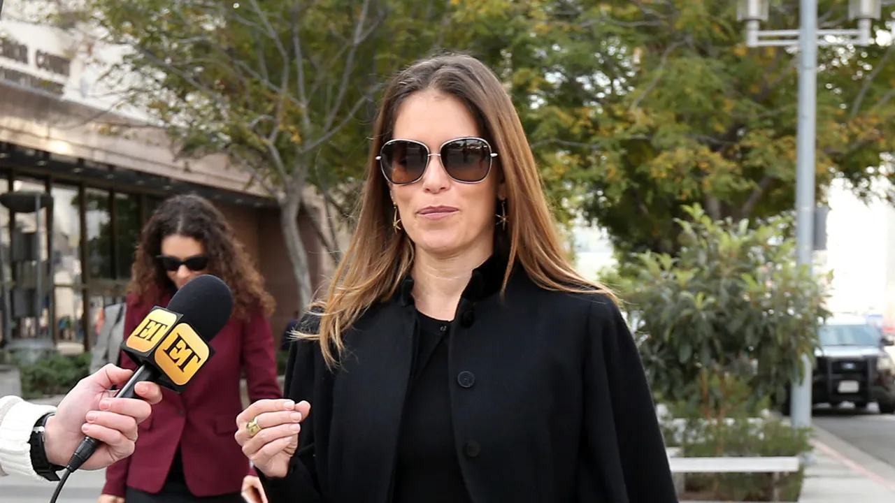 Laura Wasser Income
